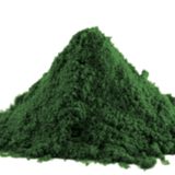 Espirulina em pó, de cor verde-escura
